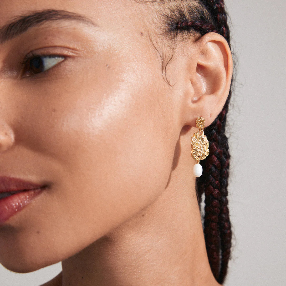 True Earrings - Gold Plated - White