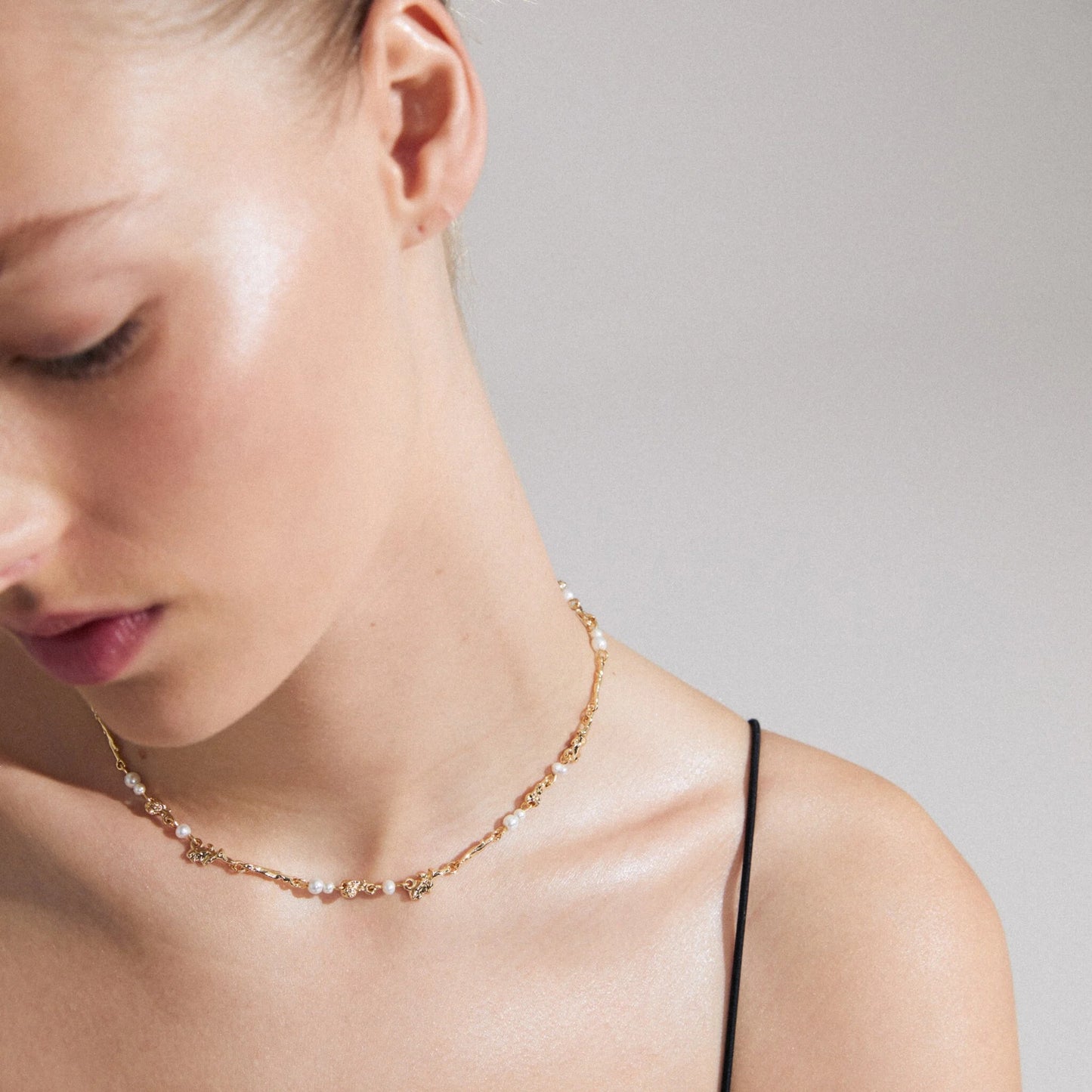 Focus Necklace - Gold Plated - White